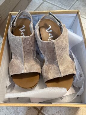 Very g Isabella sandals